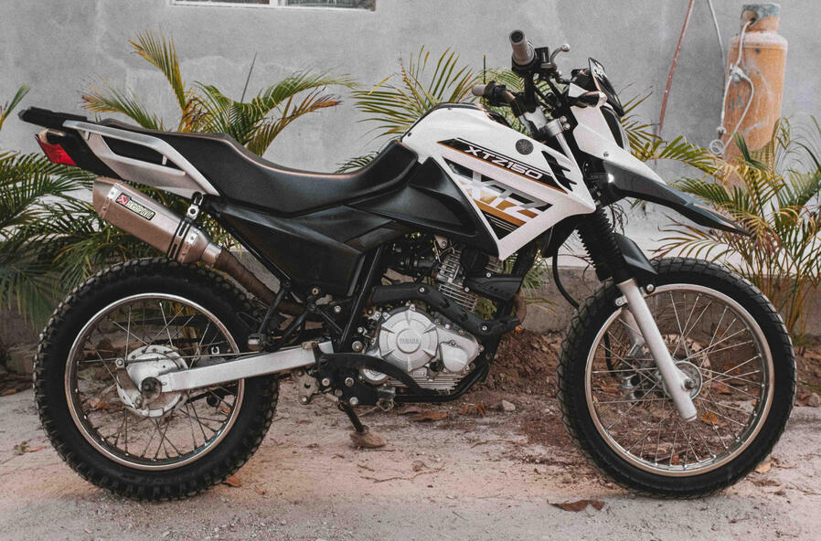 White Yamaha XTZ 150