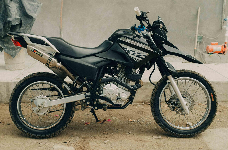 White Yamaha XTZ 150